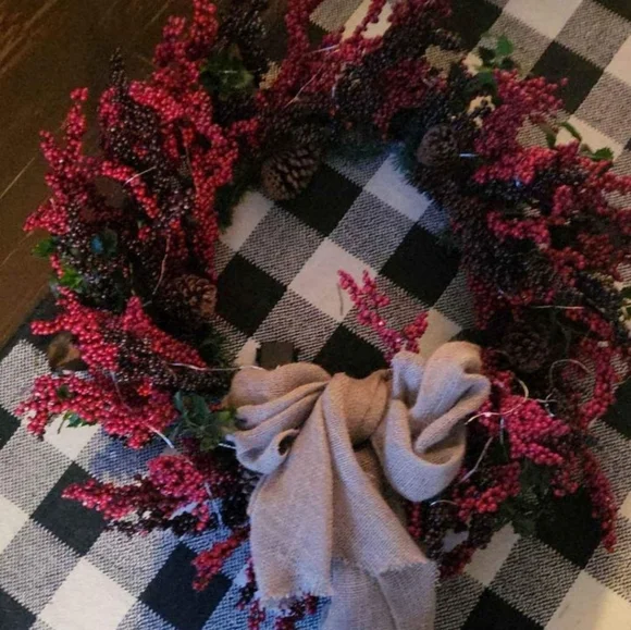 Frontgate Winterberry Garland - Picture 4 of 7